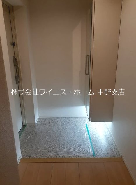 コン・スプランツァ 玄関