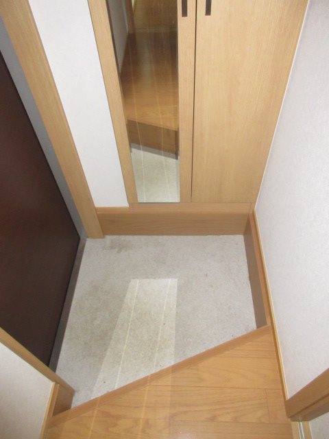 プルームガーデンⅢ 玄関