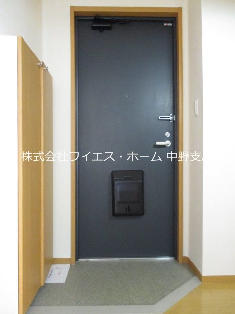 マイン中野 玄関