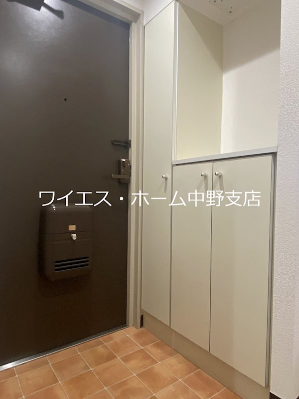 エランヴィタル新中野 玄関
