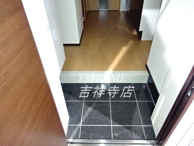 プレール・ドゥーク吉祥寺 玄関