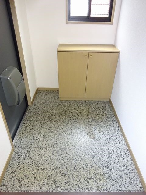 アールメゾン国立  玄関