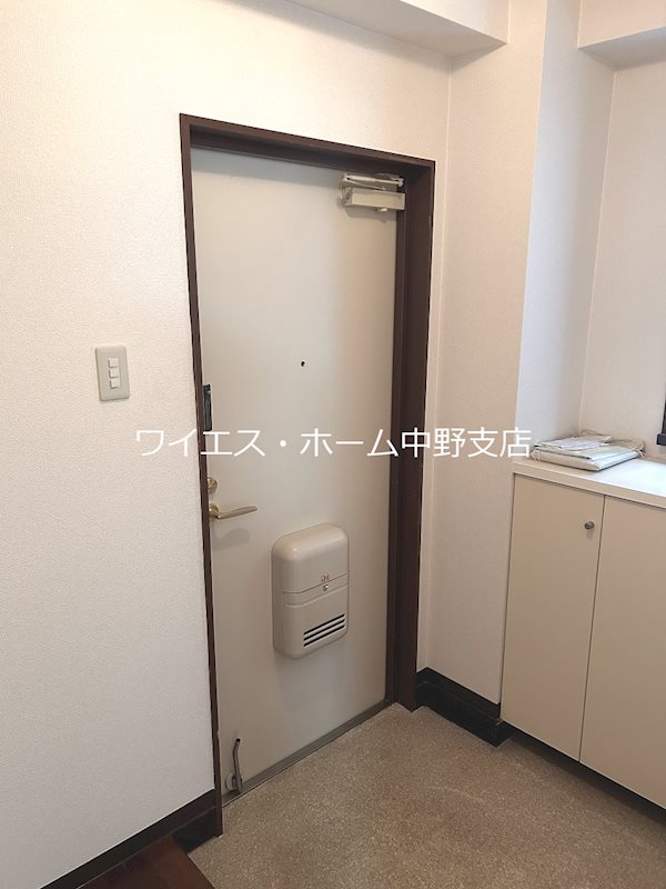 ルミネ新中野  玄関