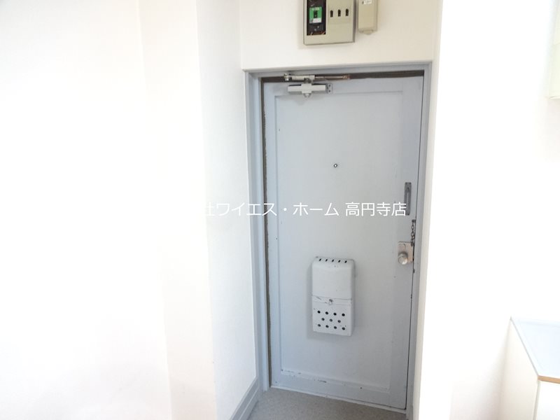 日新マンション 玄関