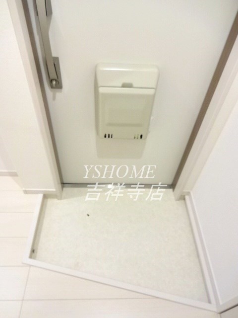 リブリ・ソレイユミタカ 玄関