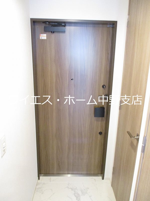 ライオンズミレス新中野 玄関