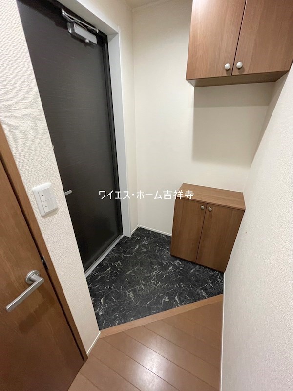NOVEL OGIKUBO A 玄関