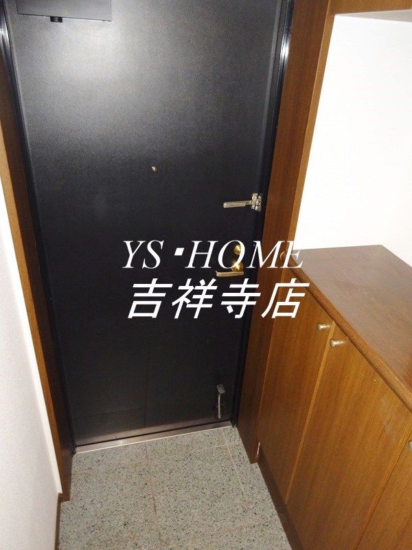 ライオンズガーデン三鷹台 玄関
