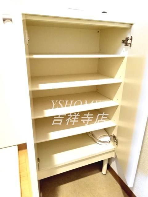 ラグーン三鷹 玄関