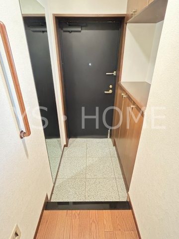 ライオンズガーデン三鷹台  玄関