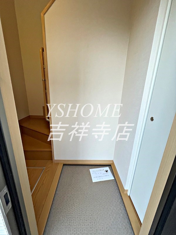 コティハウスカ 玄関