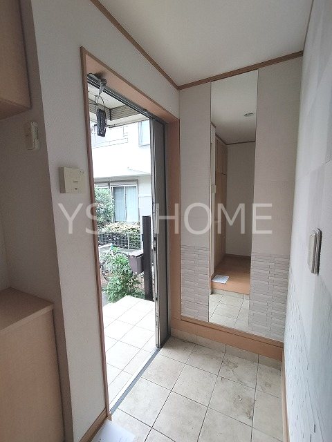 上連雀戸建 玄関