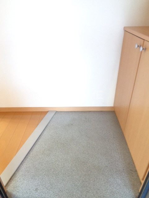 フロインデ　B棟 玄関