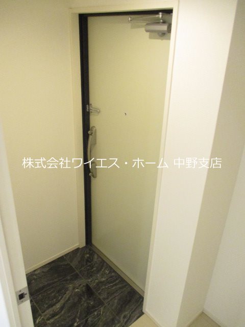 LUORE新井薬師 玄関