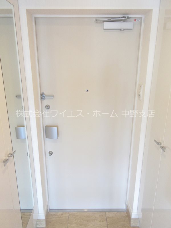 レガリス高円寺 玄関