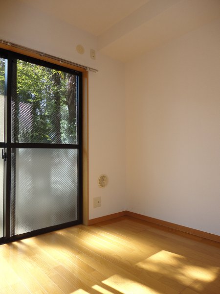 ＺＥＬＫＯＶＡ　ＧＡＲＤＥＮ　　 ベッドルーム