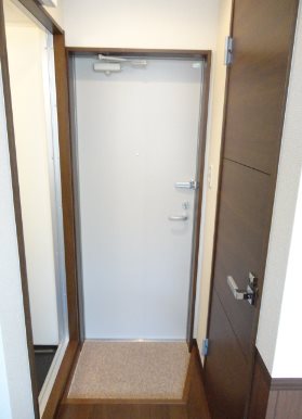 Laluce高円寺 玄関