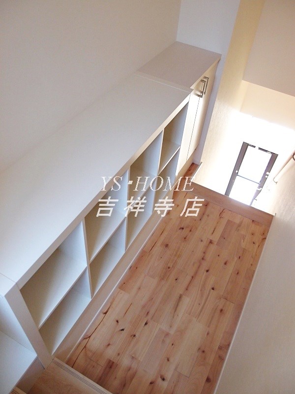 グランエッグス三鷹 玄関