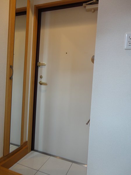 モン・シャトー高円寺北 玄関
