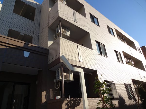 シルバストン 外観