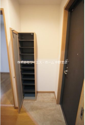 ビューノ北新宿 玄関