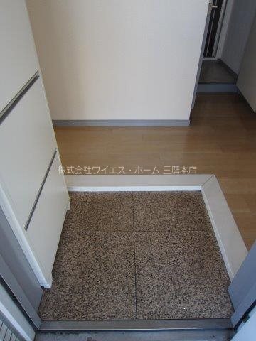 ヴェルデュール三鷹 玄関
