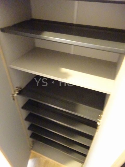 ビューノたかの台 玄関