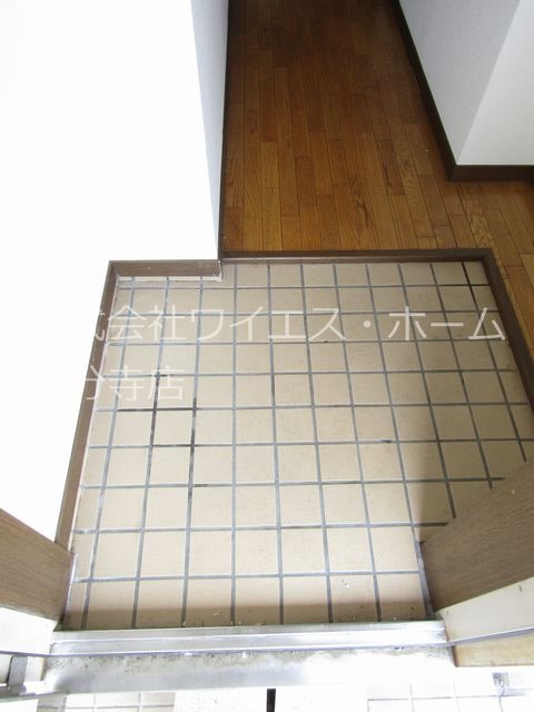 メゾンビューラー 玄関