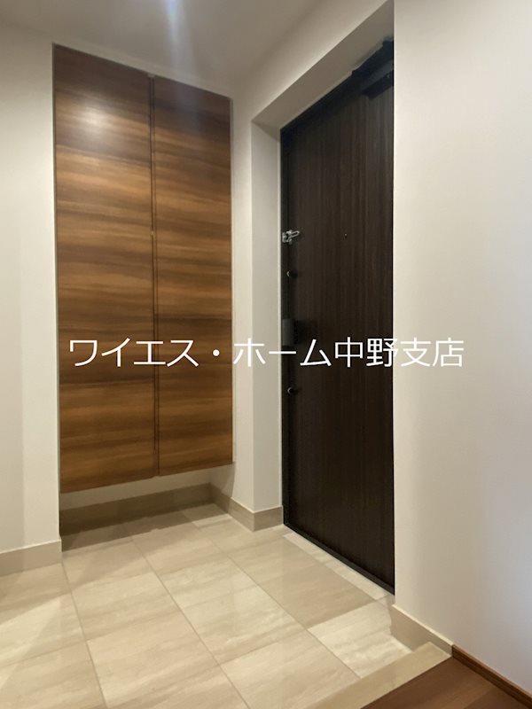リーラ中野 玄関