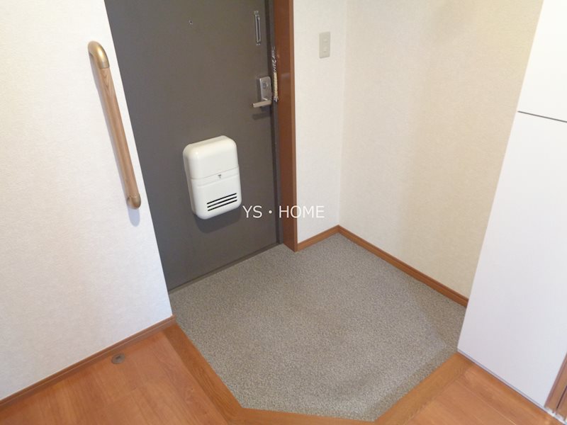 トラスティ野方 玄関