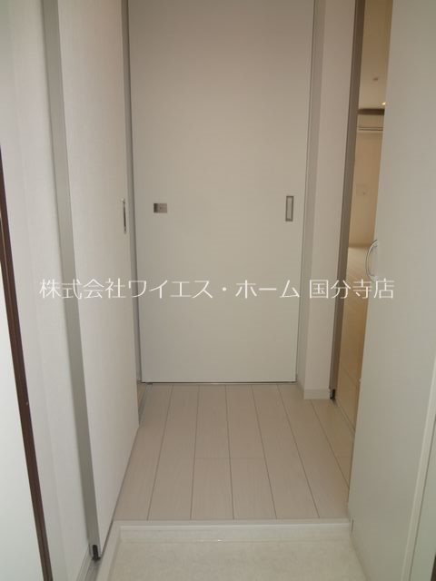 リブリ・ルミエイト 玄関
