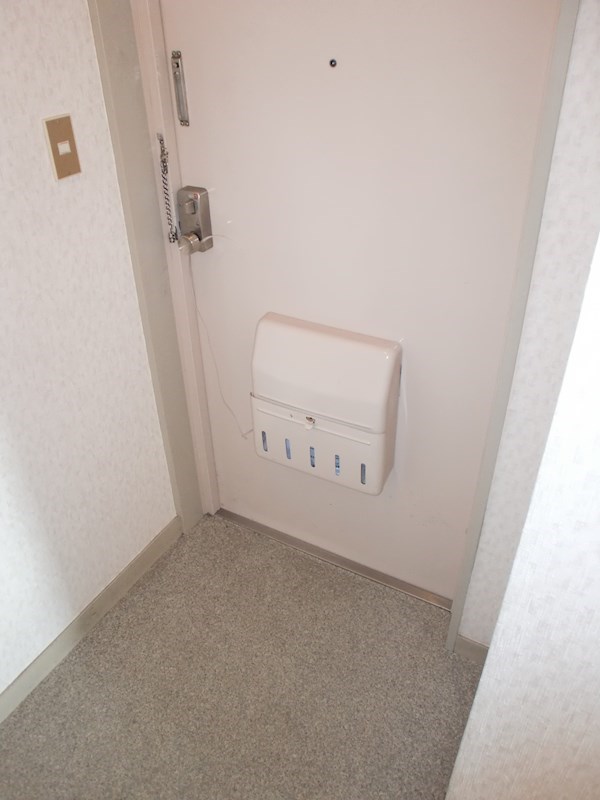 ヒルトップマンション石原 玄関