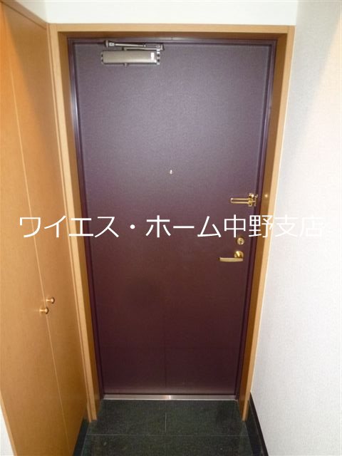 レジディア新中野 玄関