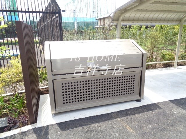 BＬＡＴＴ　ＨＵＳ その他2