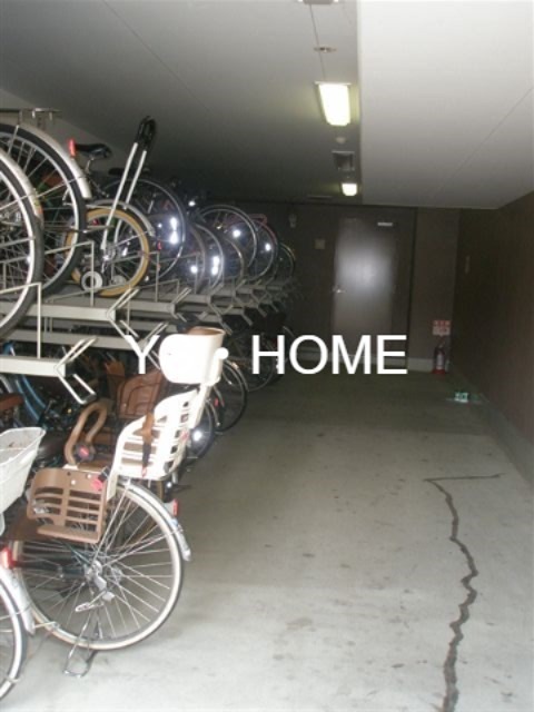グランスイート三鷹下連雀 駐車場