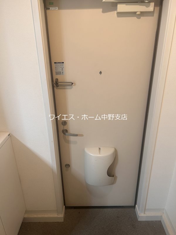 ArtBrut中落合 玄関