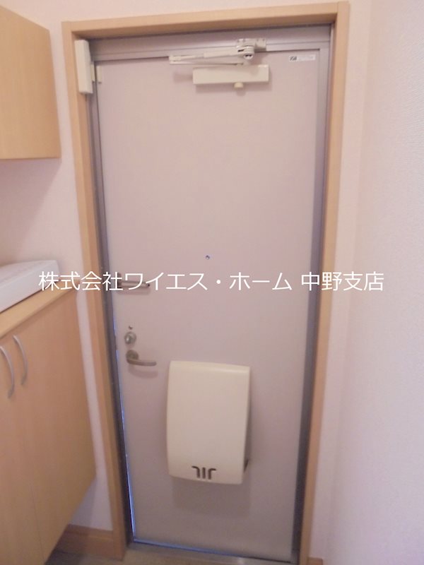 ドルフ中野 玄関