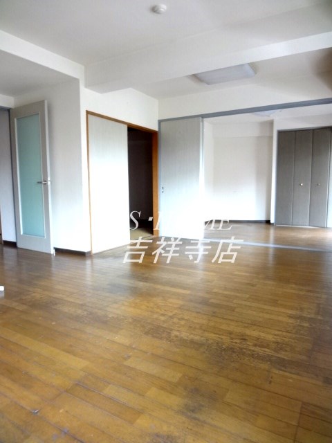 コーピアス・エス リビング