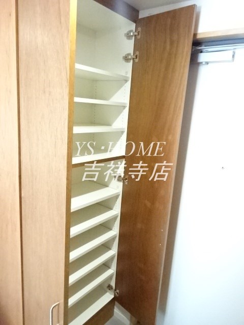 KOMORE bldg 玄関