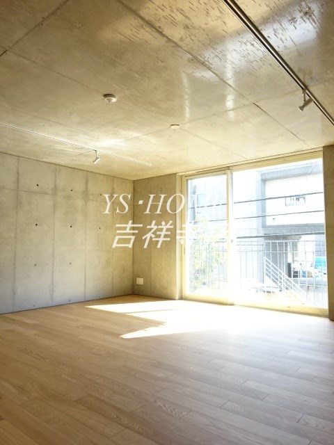 KOMORE bldg リビング