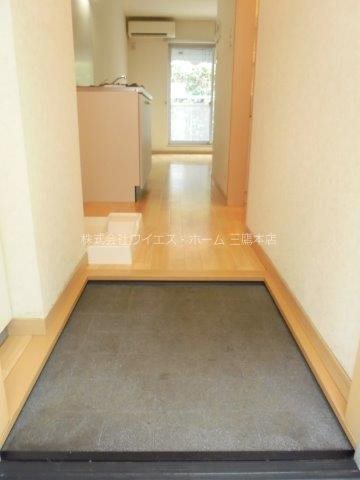 ブロス・Ｆ 玄関