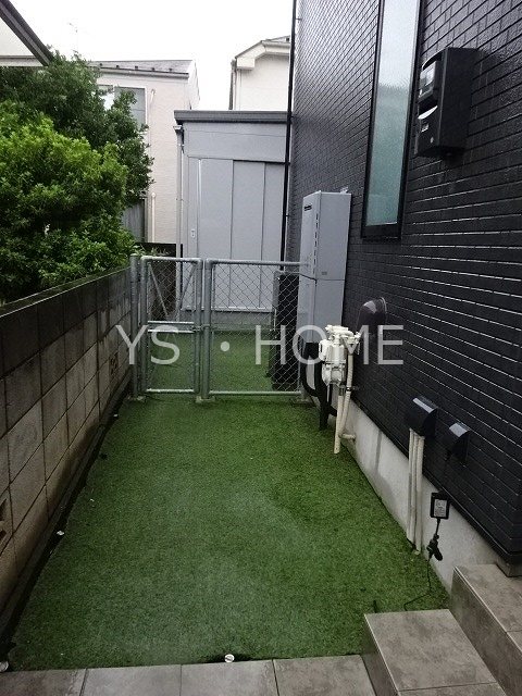 鈴木町一丁目貸家 庭