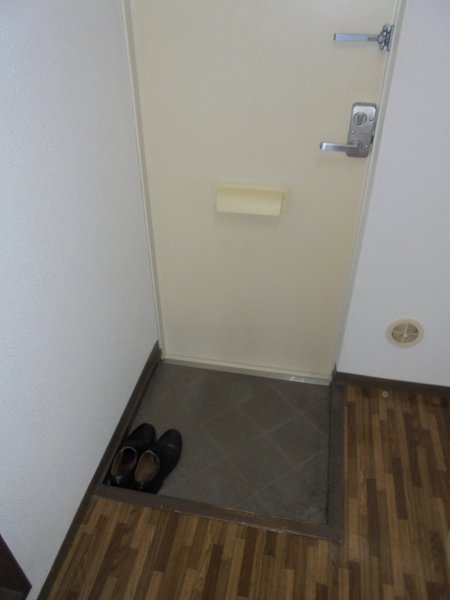 ウィステリア  玄関