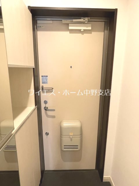 クレール中野 玄関