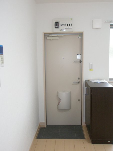 ファーストラウンド中野 玄関