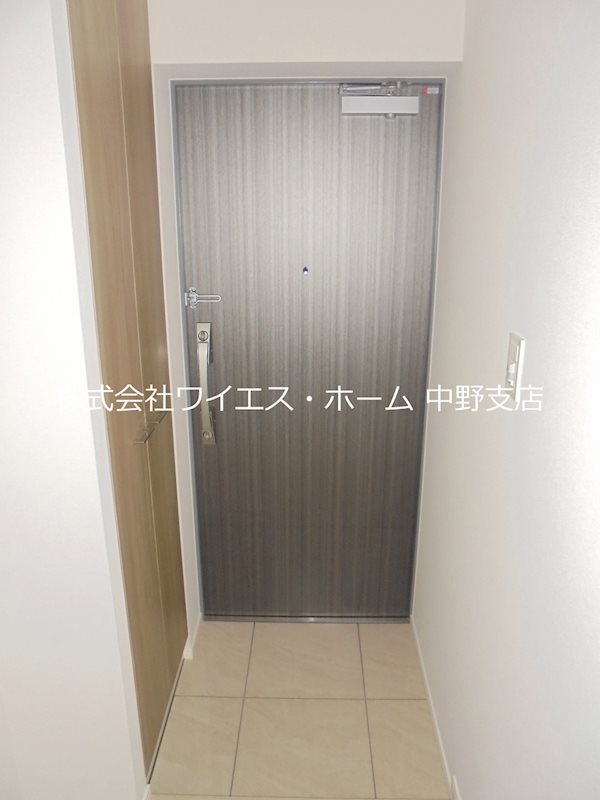 レガリス新中野アンベリール 玄関