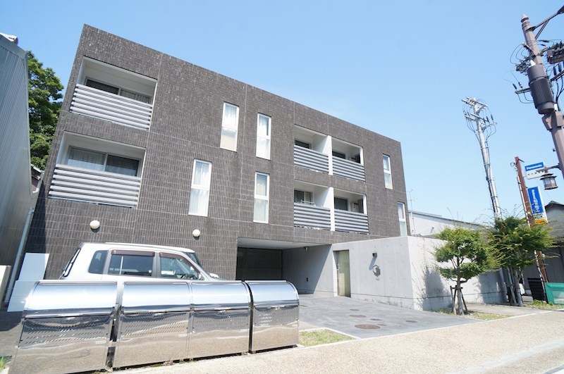 CUBE（キューブ） 外観