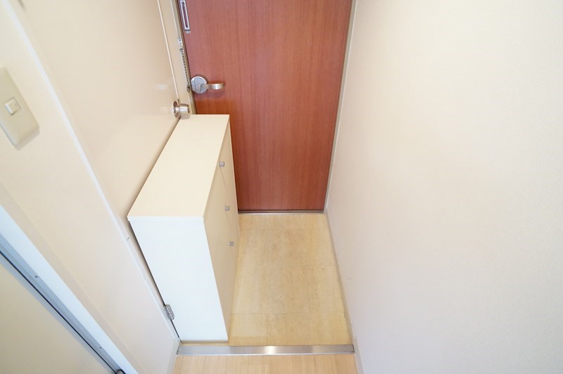 若草女子学生ハイツ 玄関