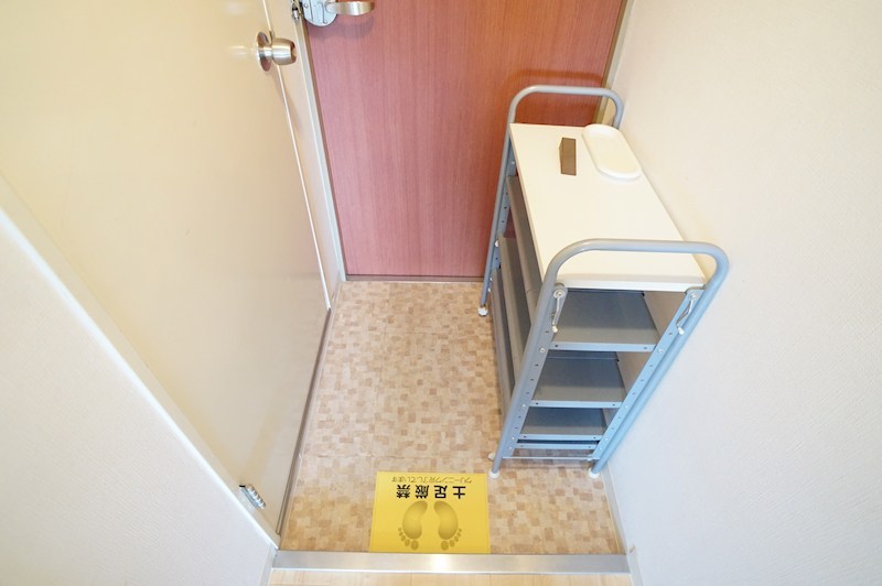 若草女子学生ハイツ 玄関