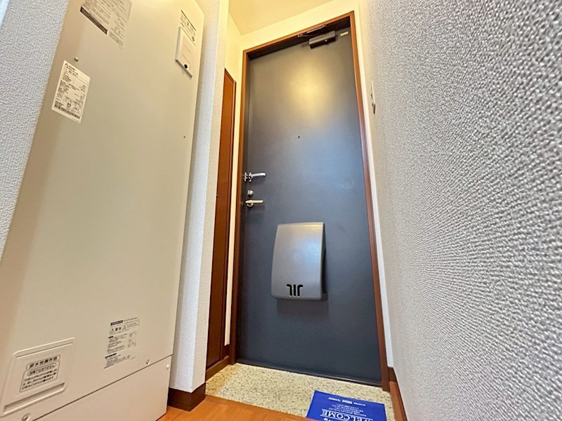 リヴェール高畑 玄関